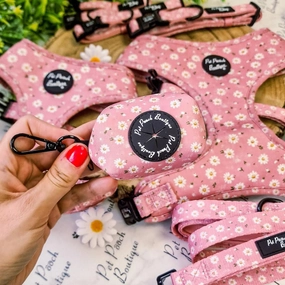 Dusky Pink Daisies Poo Bag Holder