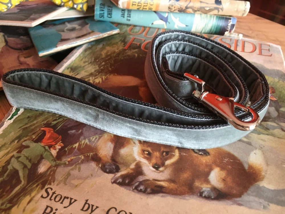Max Mid Century Modern Geometric Dog Collar and Grey Velvet Lead Set