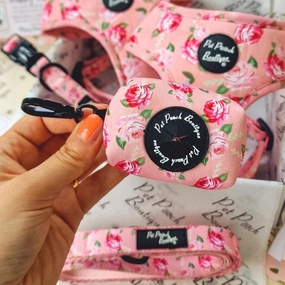 Sunday Rose Poo Bag Holder